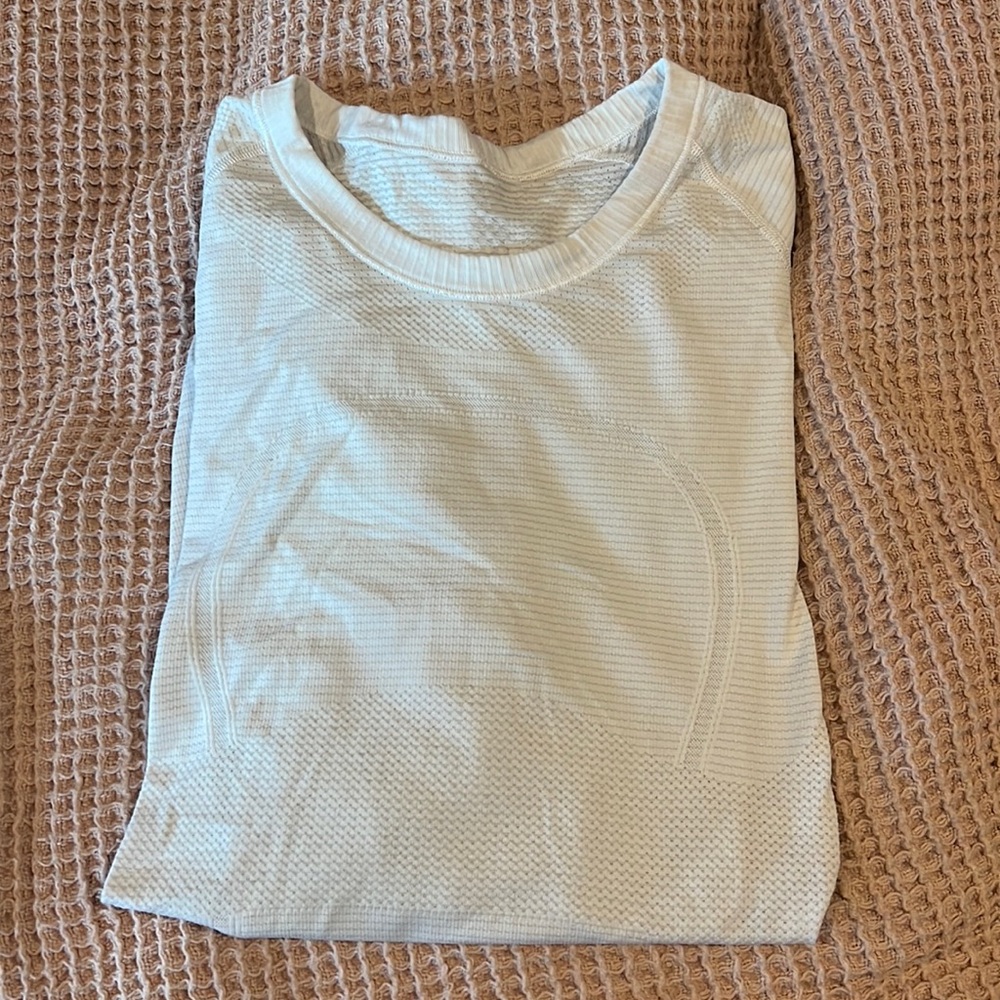 Lululemon white long sleeve swiftly 8